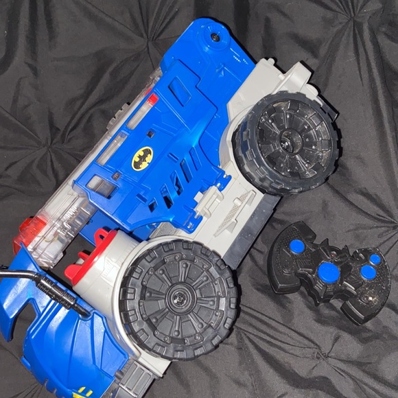 Imaginext Batman Remote Control Mobile Command Center Truck and Remote Control - Picture 2 of 2